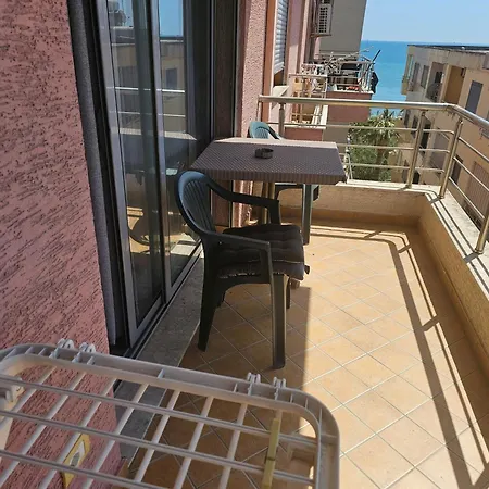 Bral 5 - Beachfront *