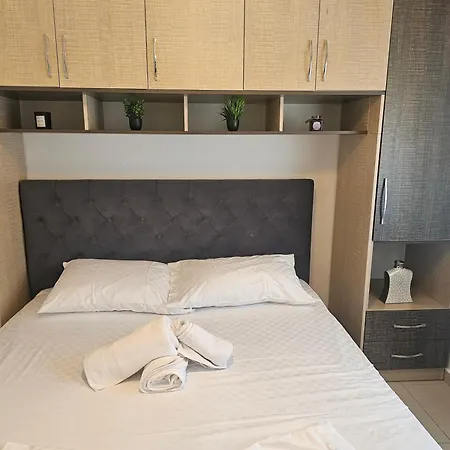 Bral 5 - Beachfront Apartment