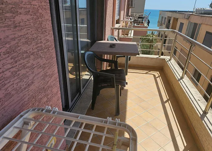 Bral 5 - Beachfront *